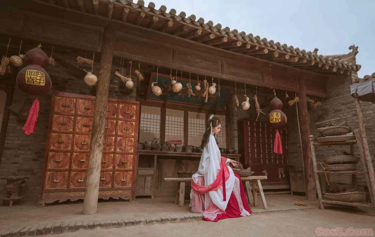 明教衍生襦裙只是唱大鼓的