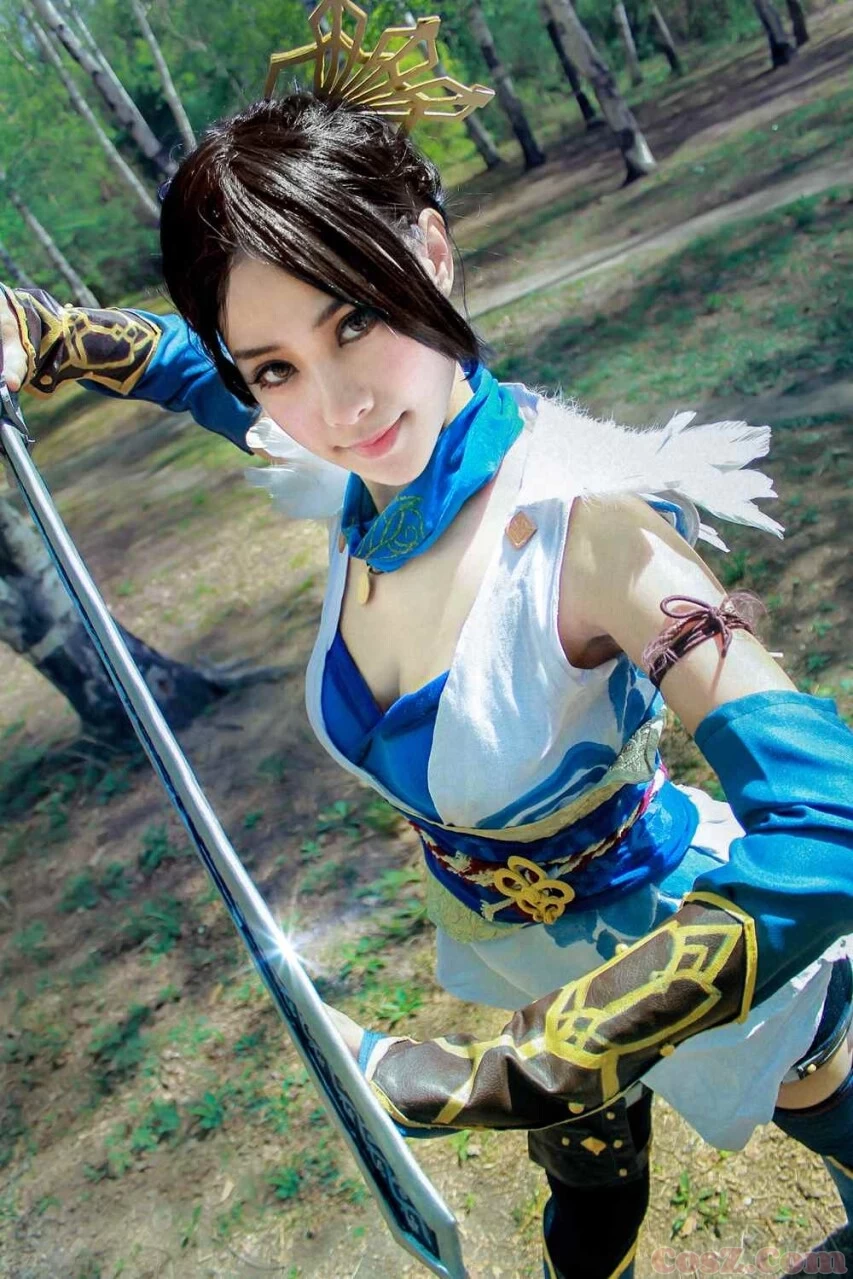 美女不错就是这把剑居然是塑料的！