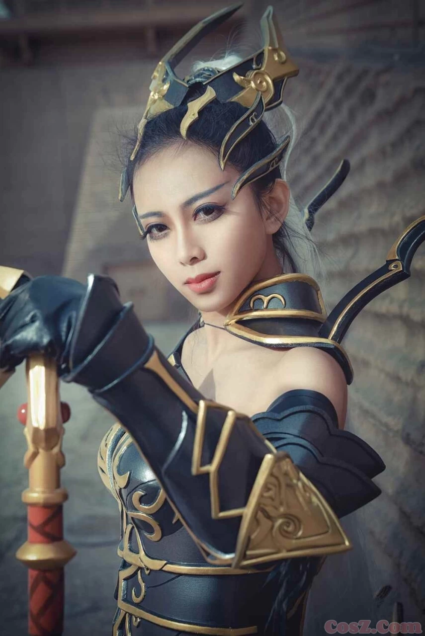 这个女将军的小制服冬天出征打仗不冷么？