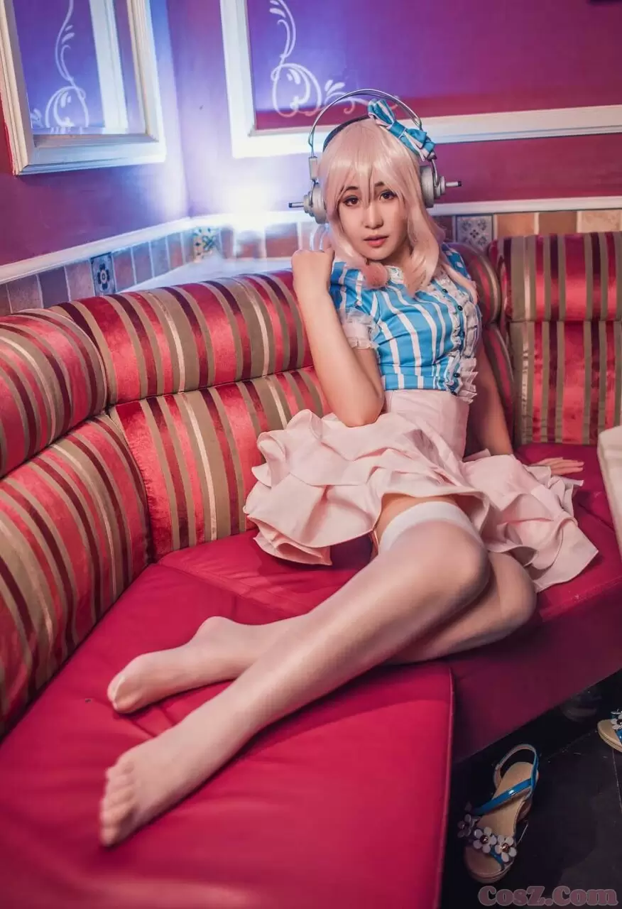 《C站·第185期》索尼子COS黄金麦克风配上超薄的袜子