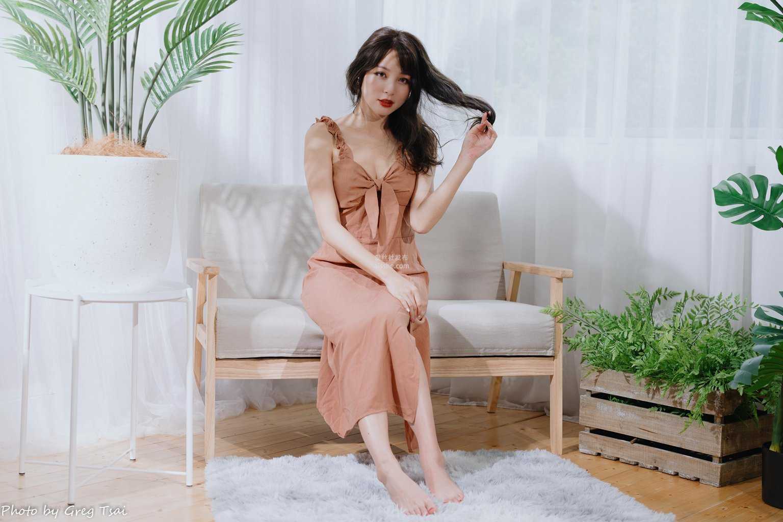 精选模拍作品 NO.247 Ashley 居家高衩長裙裸足