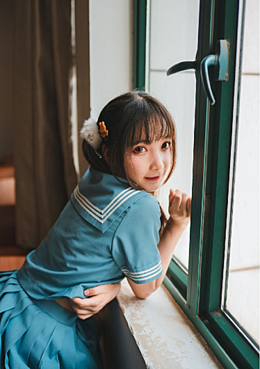 双马尾发型美女JK制服白丝美腿短裙极致诱惑写真