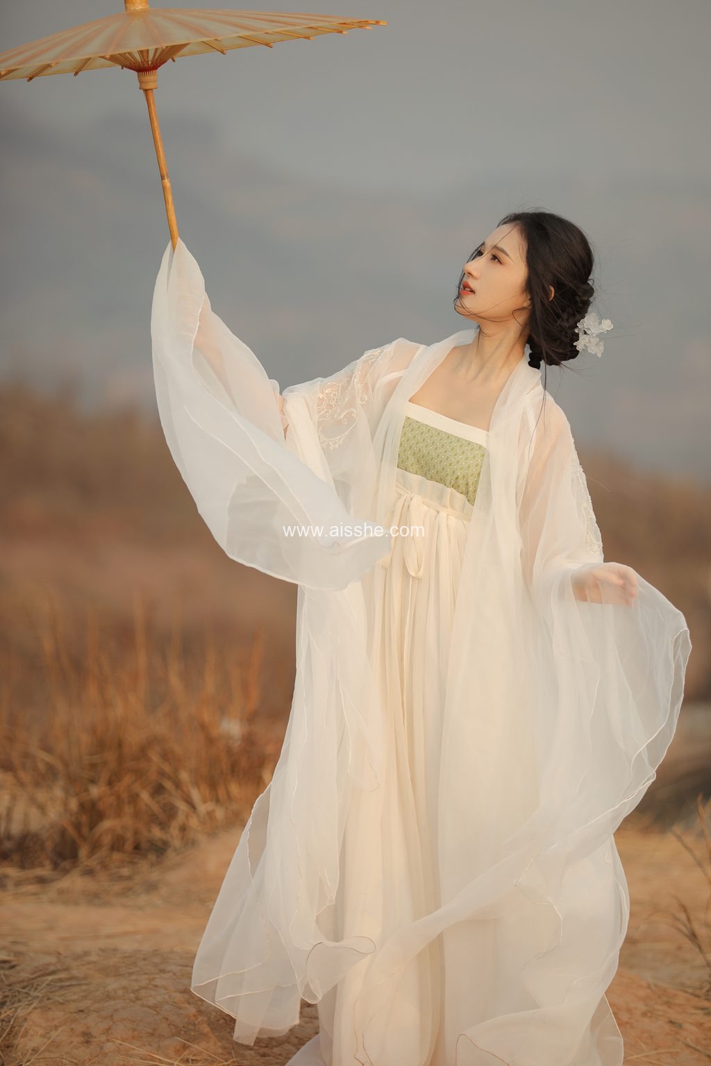 [YITUYU艺图语]2023.04.06 莫道桑榆晚，为霞尚满天 贝贝爱吃山竹