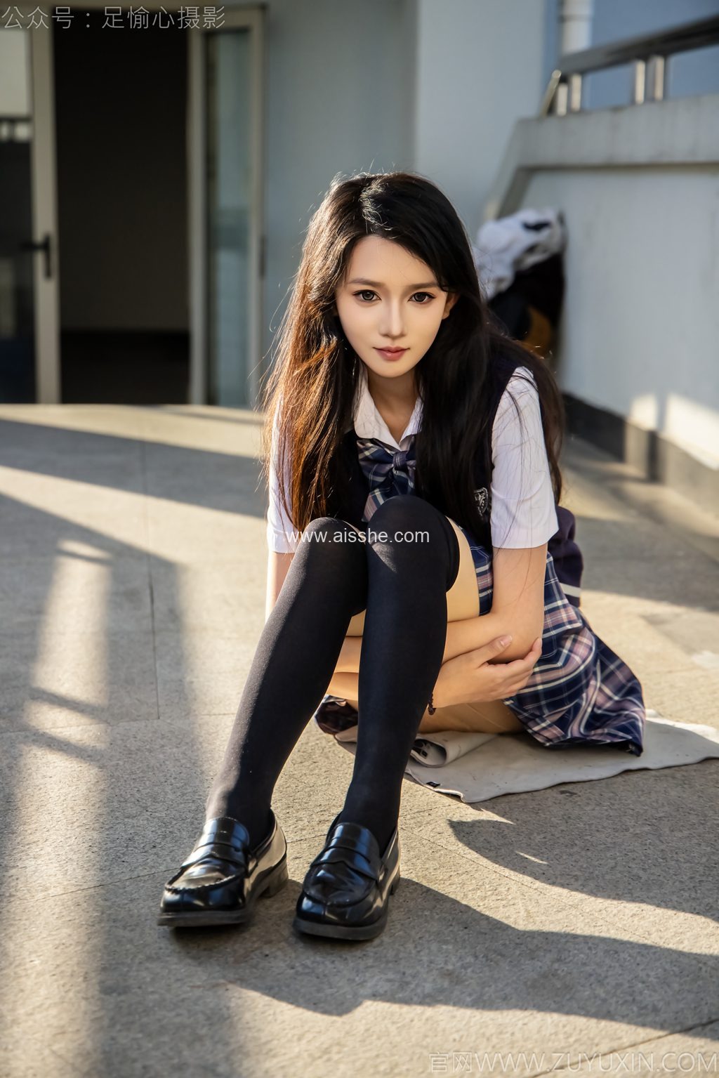 [足愉心摄影] NO.019 模特果酱（搭配：JK制服、小皮鞋、黑色丝袜、肉色打底裤）（完整版