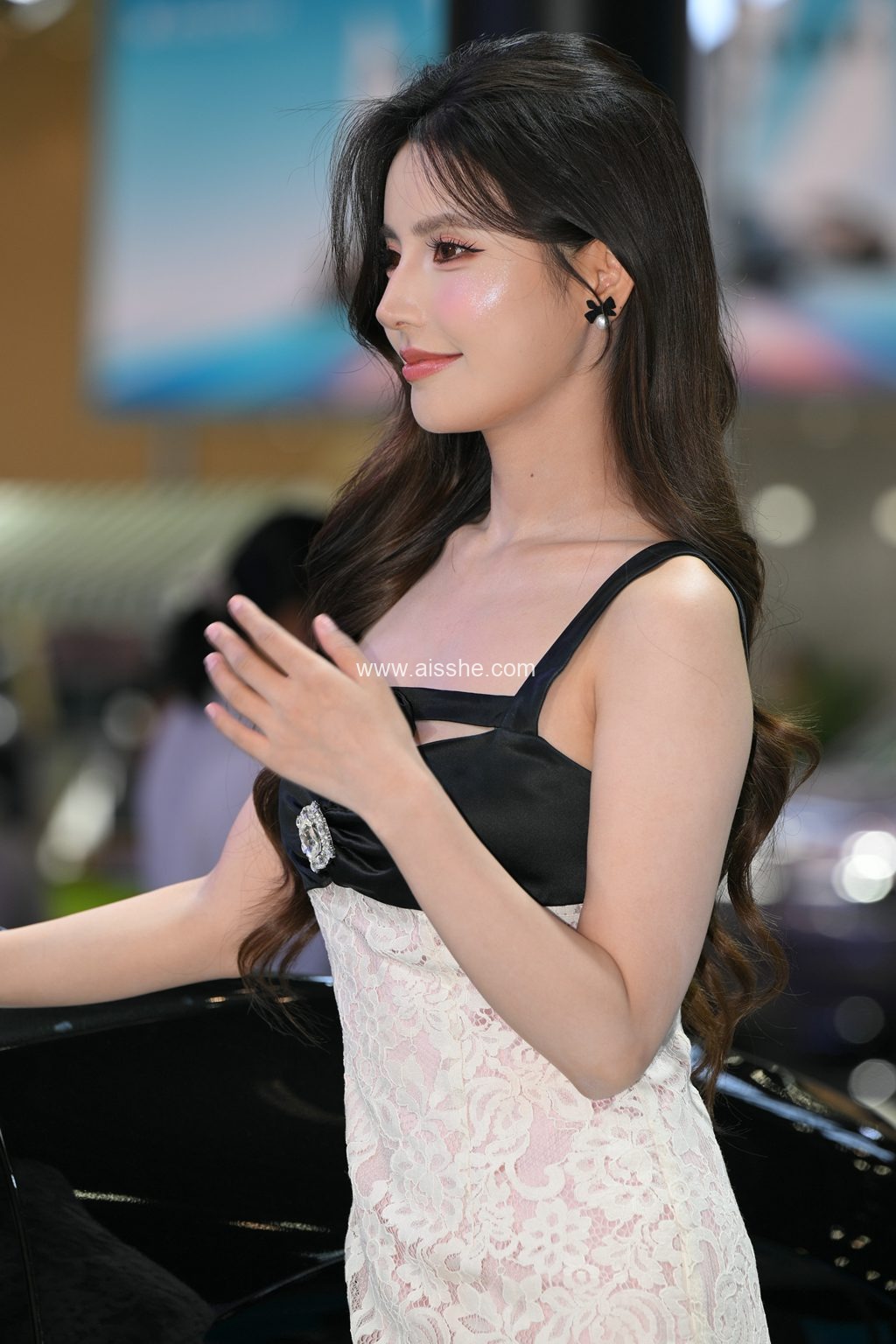 精选街拍作品 NO.2639 粉黑双色吊带裙