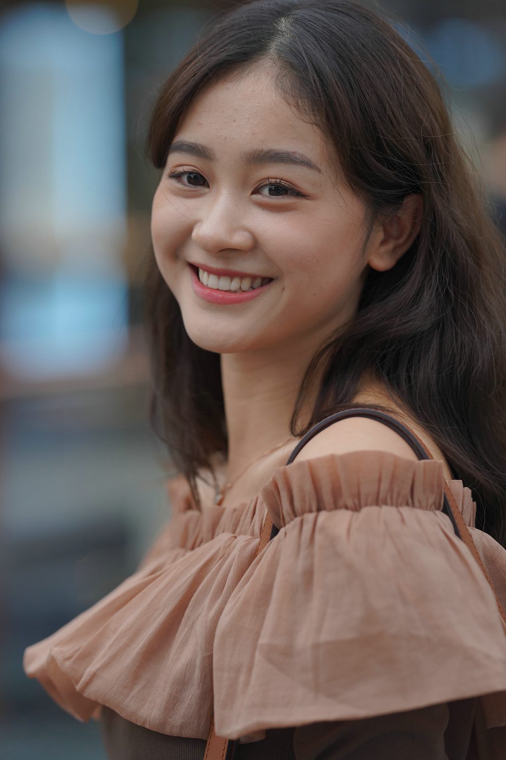 精选街拍作品 NO.2576 清秀黑色吊带裙美女