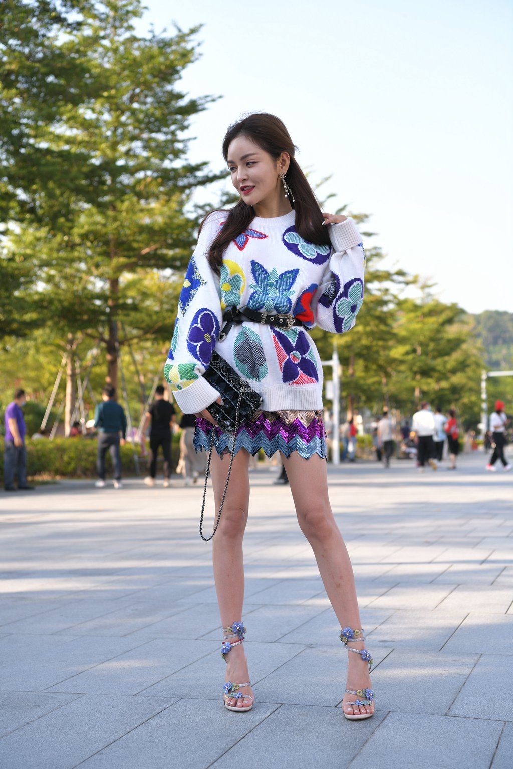 精选街拍作品 NO.2428 可爱卡通风裙装