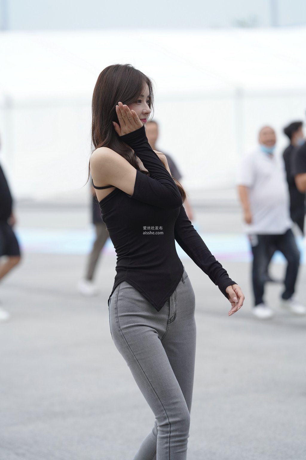 精选街拍作品 NO.2403 甜美牛仔裤小姐姐