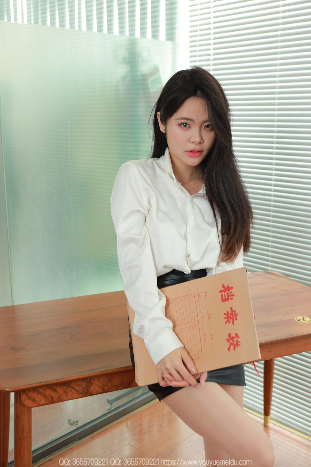 [IESS异思趣向] 2025.03.14 丝享家 2001 兔兔《白色OL（上）》