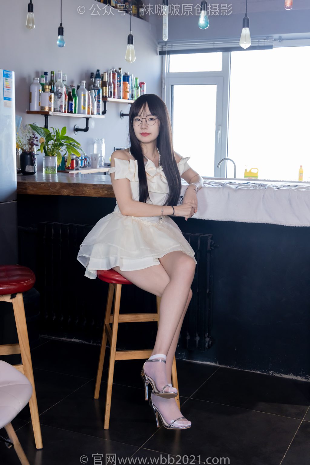 [BoBoSocks袜啵啵] NO.525 小甜豆-高跟鞋、短白丝（脚尖加固款）、裸足、裸足刀叉摆盘剧情（花絮版）