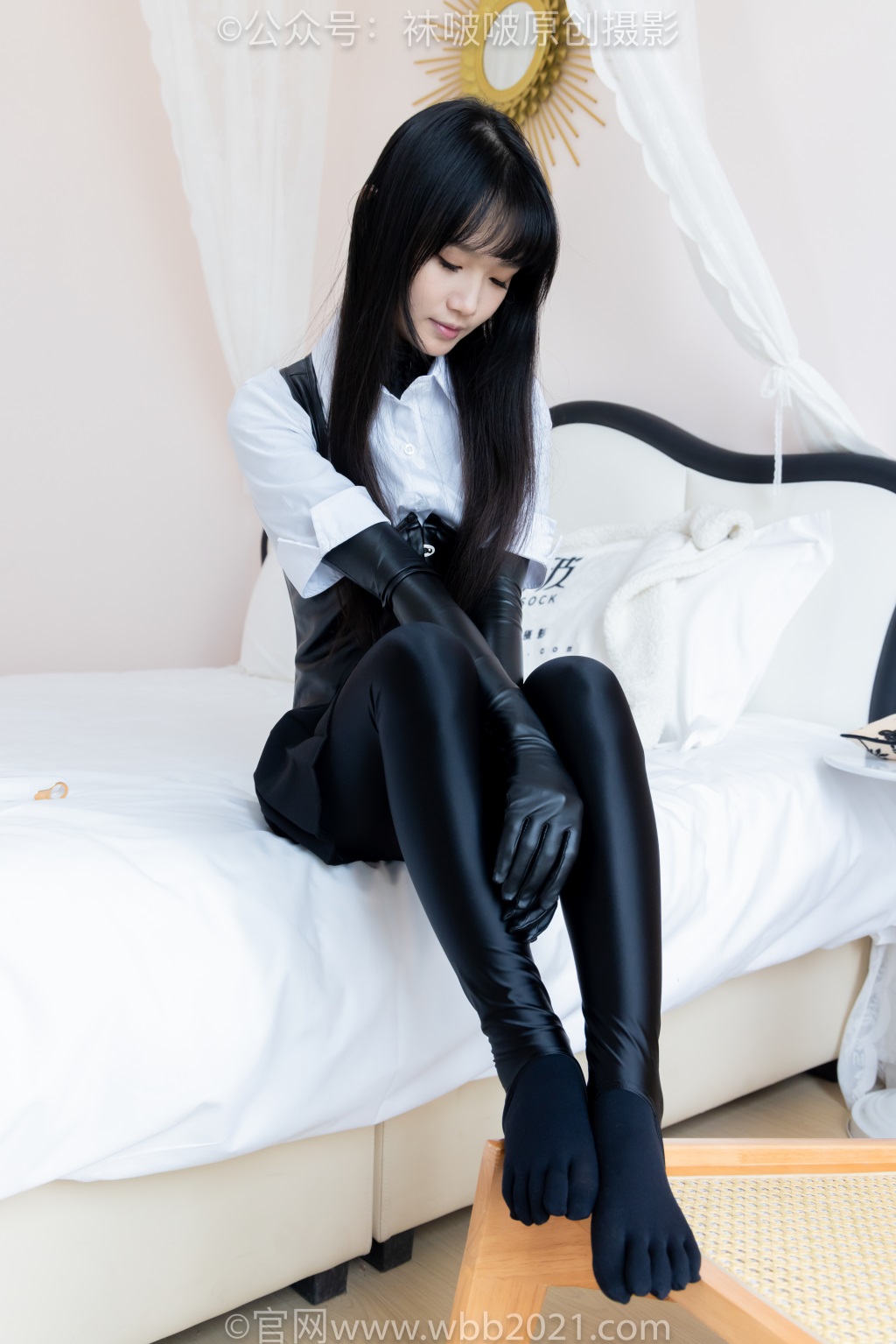 [BoBoSocks袜啵啵] NO.499 甜甜圈-高跟长靴、踩脚裤、厚嘿丝五指袜、黑皮手套、裤里丝（花絮版）