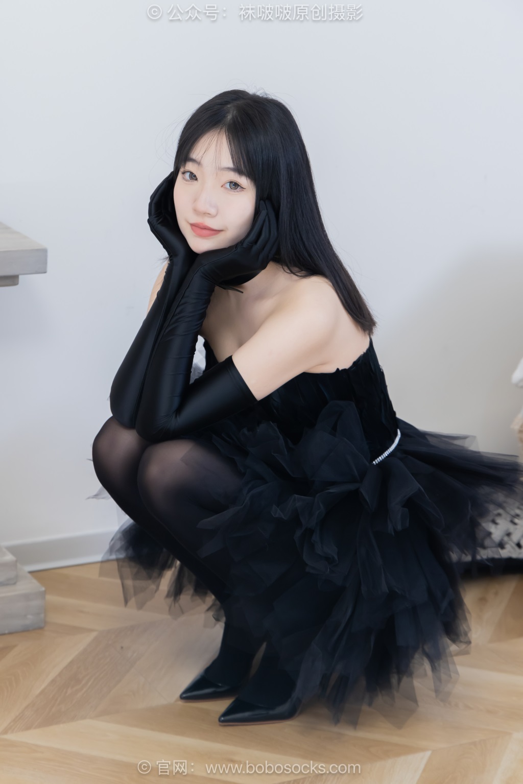 [BoBoSocks袜啵啵] NO.487 小甜豆-高跟鞋、油亮厚嘿丝、黑色丝手套（花絮版）